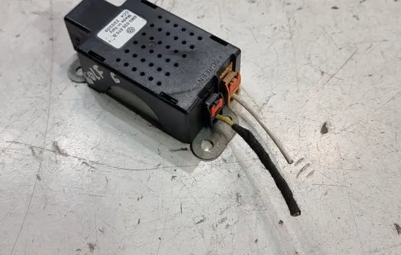 Volkswagen Golf VI Aerial antenna amplifier 5M0035570B
