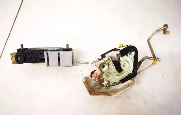 Hyundai Sonata Front door lock
