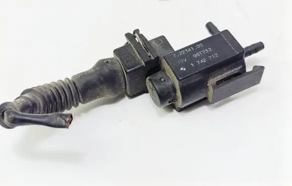 BMW 5 E39 Turbo solenoid valve 72234100