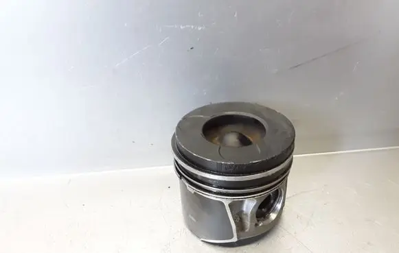 Volvo V50 Piston 