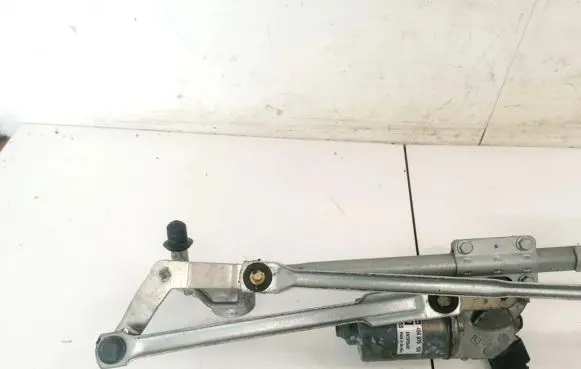 Opel Zafira B Front wiper linkage and motor
