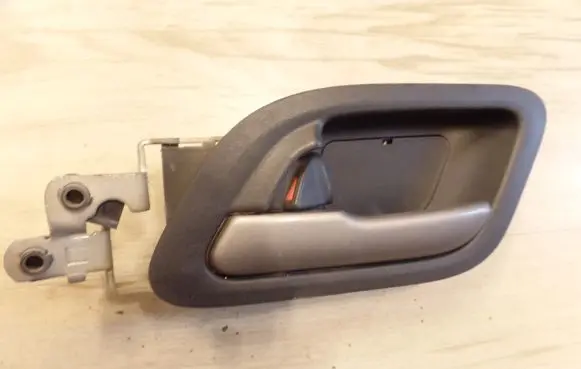 Honda FR-V Front door interior handle SJDL
