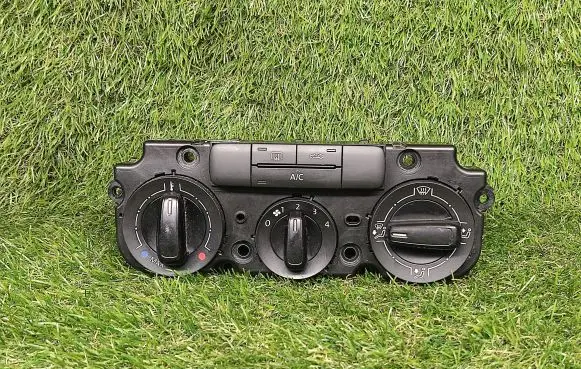 Volkswagen Jetta VI Climate control unit 5C0820047BD 901519030000