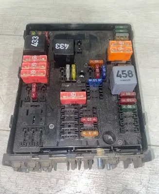 Volkswagen Touran I Fuse box set 1K0937804B 0447100152 1K0937804G