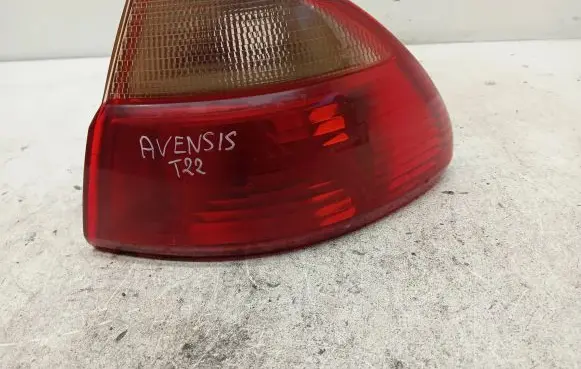 Toyota Avensis T220 Rear/tail lights