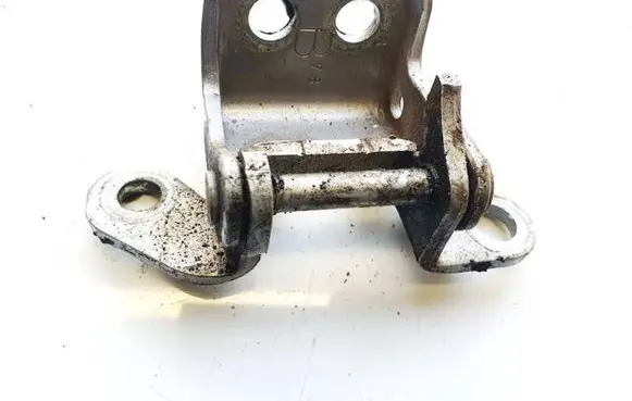 Honda CR-V Rear door lower hinge