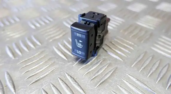 Nissan Qashqai Seat heating switch 