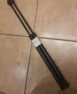 Front bonnet/hood damper/strut