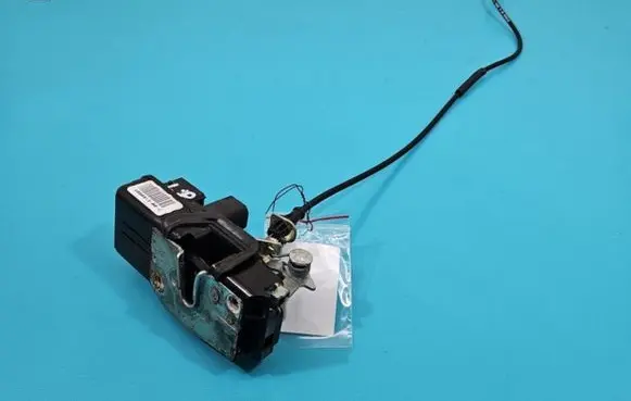 Tesla Model S Front door lock 6008913-00-C IMPRK1412394