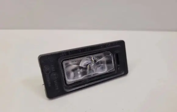 Audi A3 S3 8V Number plate light 5NA943021