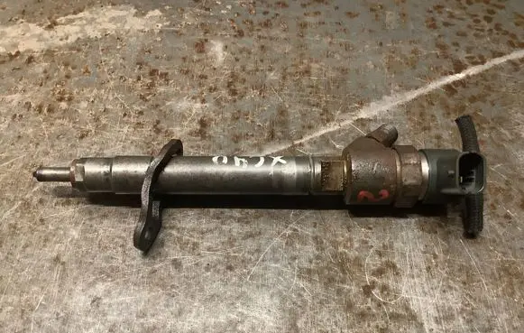 Volvo XC90 Fuel injector 30750283