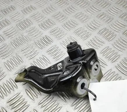 BMW X5 G05 Fender mounting bracket 7418215