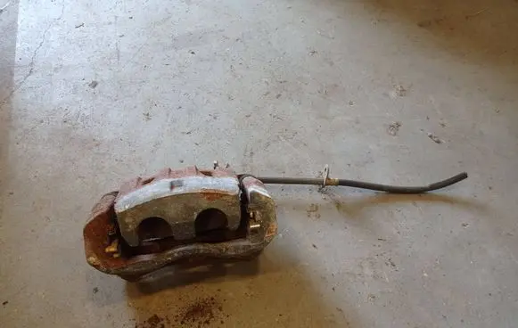 Toyota Sienna XL30 III Front brake caliper
