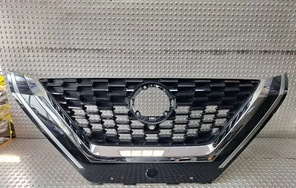 Nissan Qashqai J12 Front bumper upper radiator grill 623106UA