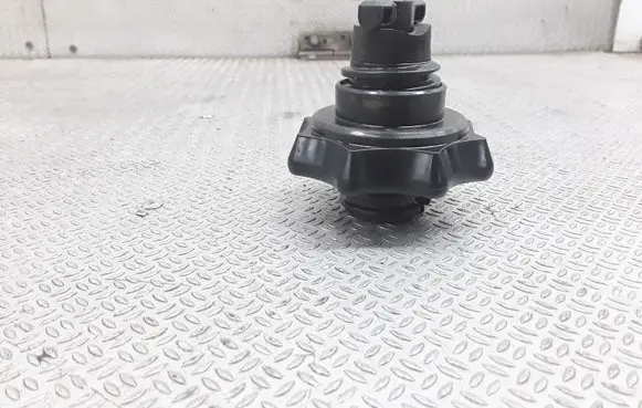 Volkswagen Jetta V Spare wheel bolt 