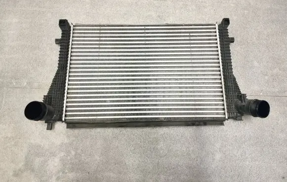 Volkswagen Tiguan Intercooler radiator 5QM145803D 11022056
