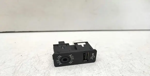 BMW 1 F20 F21 USB socket connector 9229244