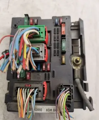 Peugeot 307 Fuse module 9650663980 BSMB4 31689557