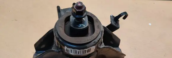 Hyundai i10 Engine mount bracket 21810B4000