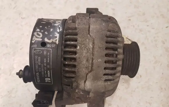 Toyota Avensis T220 Generator/alternator 2706002100 0123325012