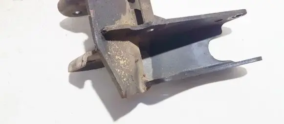 Volvo S40, V40 Engine mounting bracket