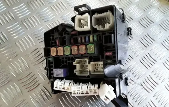 Toyota Yaris Fuse module 7178R0A2