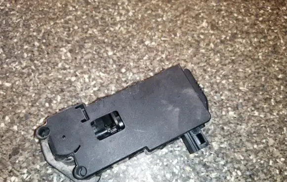 Fuel tank cap lock motor