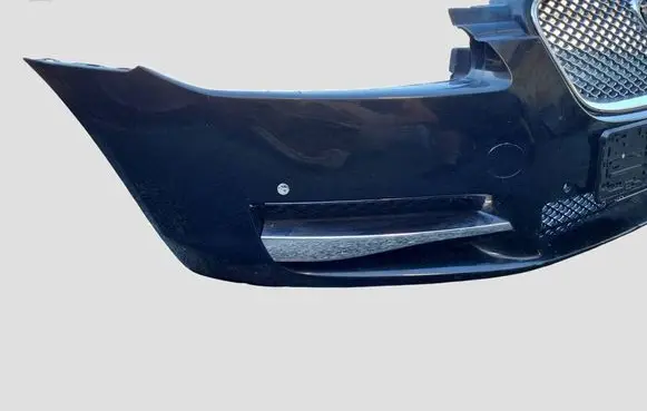 Jaguar XF X250 Front bumper 8X2317C831