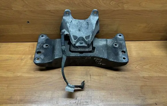 BMW 5 F10 F11 Gearbox mounting bracket 6781222 6781235 73681340