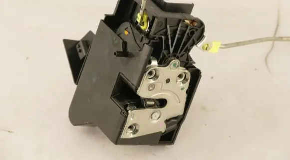 Dacia Sandero Rear door lock 825033585RG