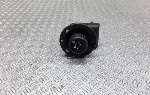 Wing mirror switch