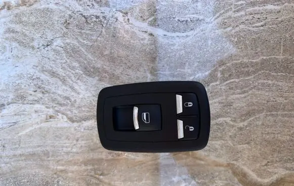 Maserati Ghibli Electric window control switch 670025405 10095652