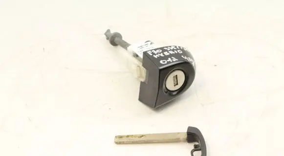BMW 3 F30 F35 F31 Front door lock (next to the handle) 7328370 51217328370