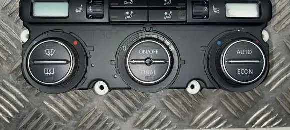 Volkswagen PASSAT B6 Climate control unit 74677532 11110553