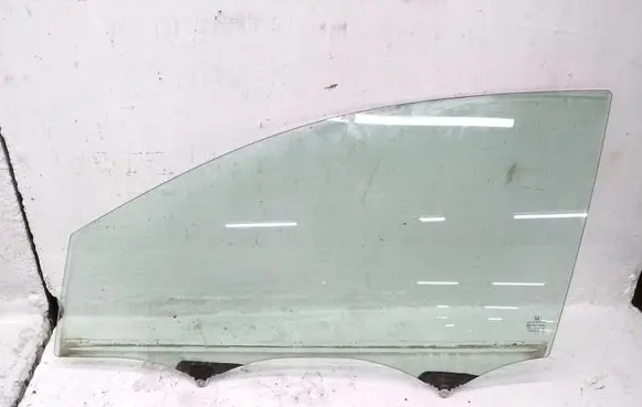 Honda CR-V Front door window glass four-door