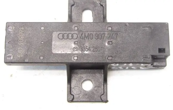 Audi A4 S4 B9 Keyless system antenna 4M0907247