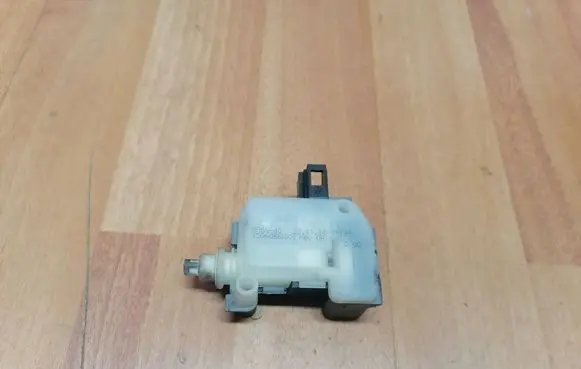 Renault Espace V (RFC) Glove box lock 686502100R 806640 1506066XXX