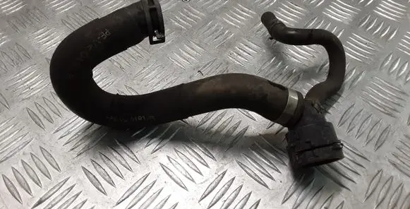 Volkswagen Golf VII Engine coolant pipe/hose