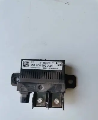 Mercedes-Benz ML W166 Charging relay A0009822023 1110029