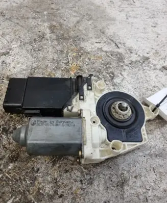 Seat Toledo II (1M) Front door window regulator motor 1J0959801F