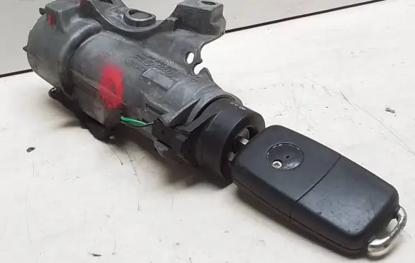 Volkswagen PASSAT B5.5 Ignition lock 4B0905851C