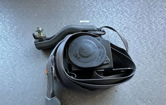 Nissan Patrol Y60 Rear seatbelt 8884422J10