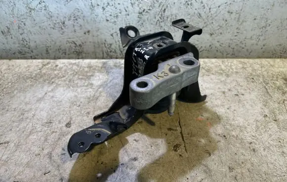 Toyota Yaris Cross Engine mount bracket