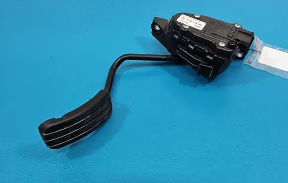 Renault Trafic II (X83) Accelerator throttle pedal 6PV00811914 IMPRK1581824