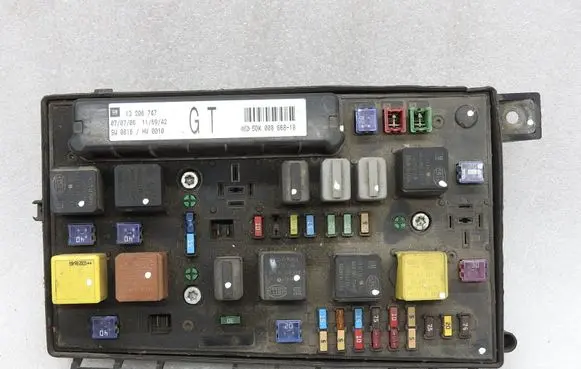 Opel Zafira B Fuse box set 93184656 13206747