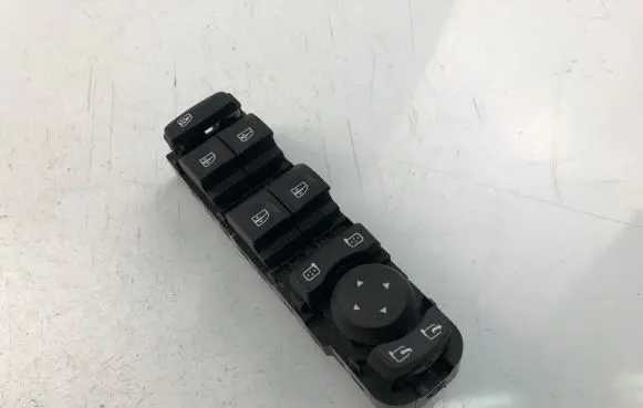 Renault Megane III Electric window control switch E30167