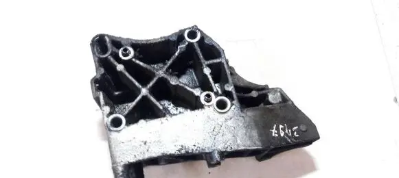 Peugeot 206 Engine mounting bracket