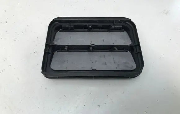 Renault Scenic E-Tech V Quarter panel pressure vent 7700838358