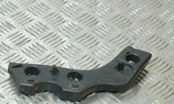 Volkswagen PASSAT CC Front bumper mounting bracket 3C8807183A