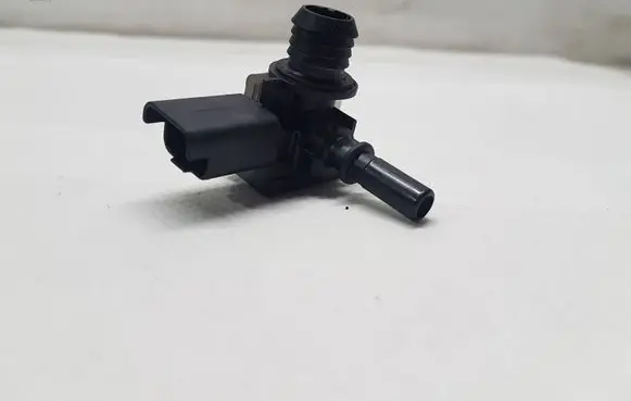 Peugeot 3008 II Vacuum valve 9810806380